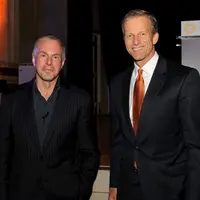 Apr. 28, 2016 | Devin Wenig meets Senator John Thune (R-SD) after Devin gave the keynote address at the Internet Association Charity Gala during eBay’s 2016 Advocacy Day.