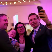 May 3, 2017 | Representative Eric Salwell (D-CA) takes a selfie with eBay sellers at the Small Business Celebration during the 2017 eBay Advocacy Day